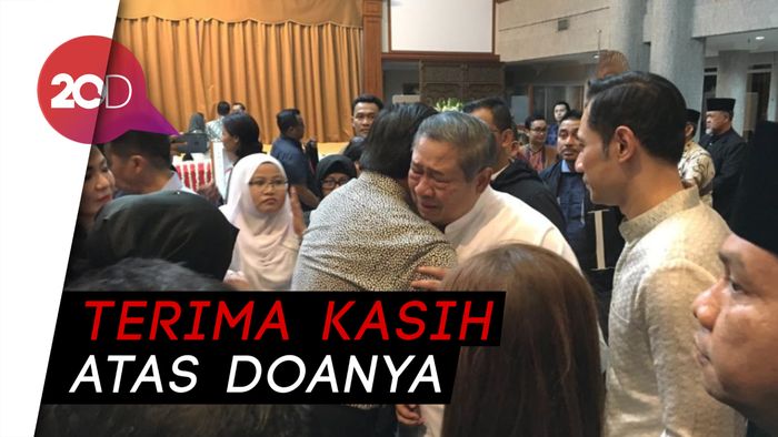 Wajah Tegar SBY-AHY di Depan WNI di Singapura