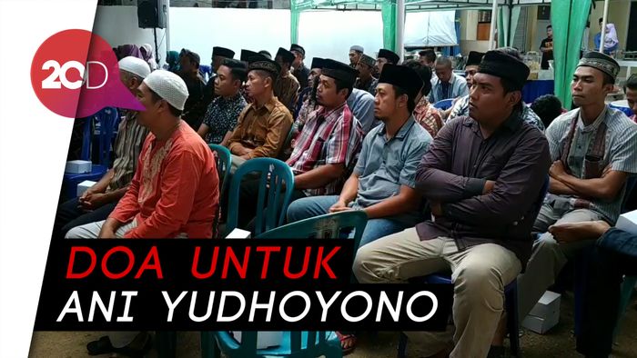 Warga Pacitan Tahlilan Doakan Ani Yudhoyono