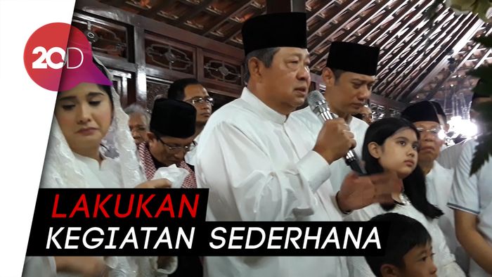Antar Cucu ke Sekolah dan Fotografi Mimpi Terakhir Bu Ani