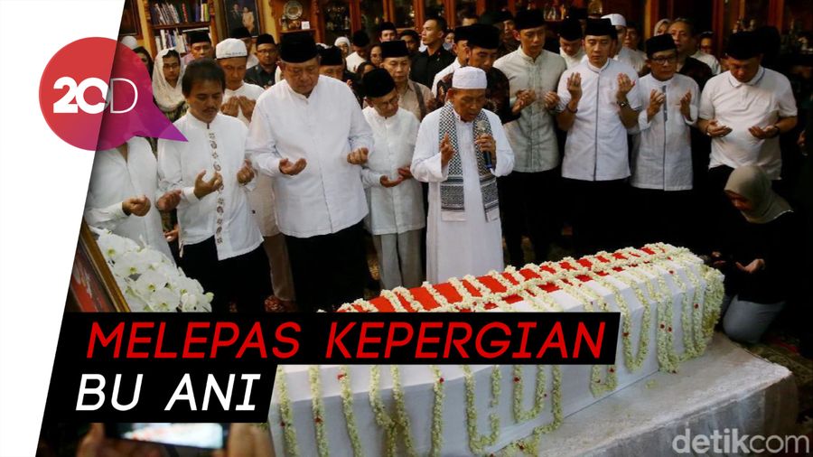 Habibie, SBY hingga Jokowi Salati Jenazah Ani Yudhoyono