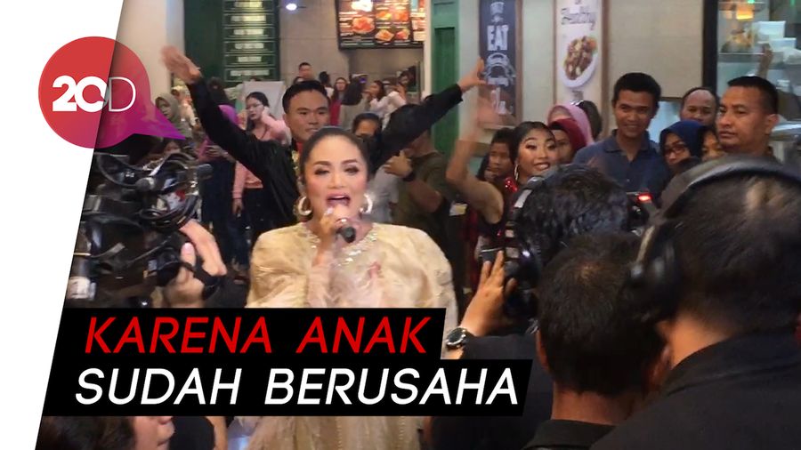Krisdayanti Bagi-bagi Reward untuk Anak di Lebaran 2019