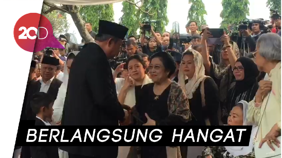 Momen Salaman SBY-Megawati di Pemakaman Ani Yudhoyono