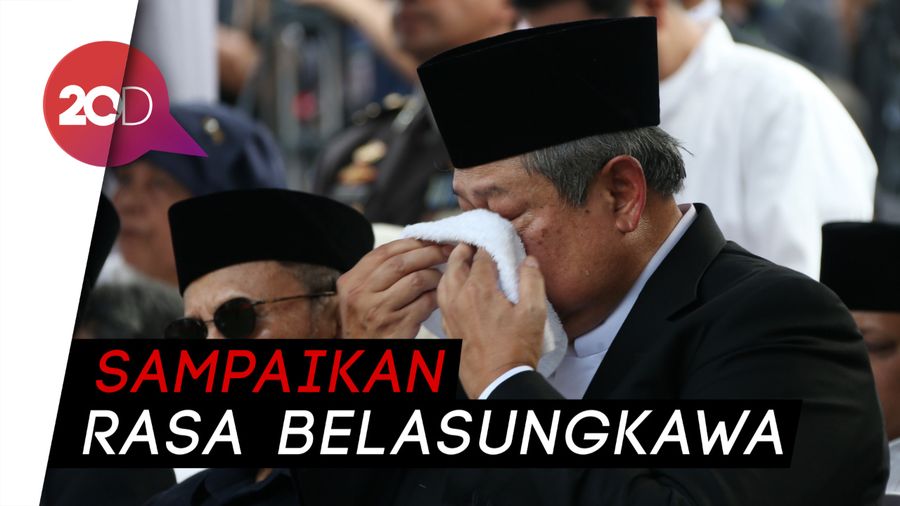 Usai Pemakaman Istri, SBY Dikerubungi Warga