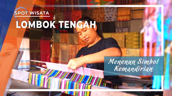 Menenun Simbol Kemandirian Dari Lombok Tengah