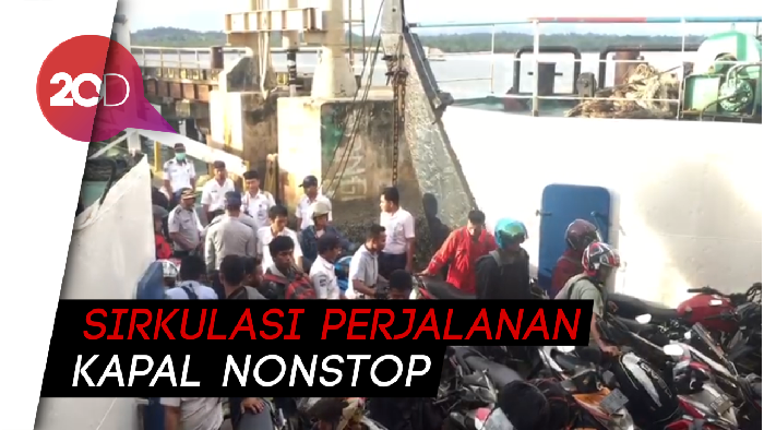 Hadapi Lonjakan Arus Mudik, Petugas Pelabuhan Torobulu Kewalahan