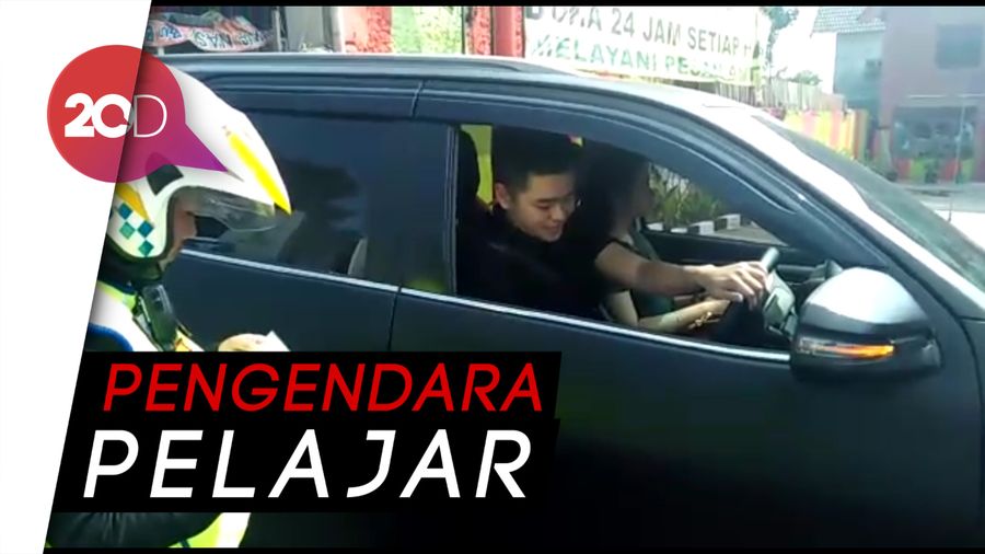 Mobil Polisi Ugal-ugalan di Puncak, Ternyata Berpelat Palsu