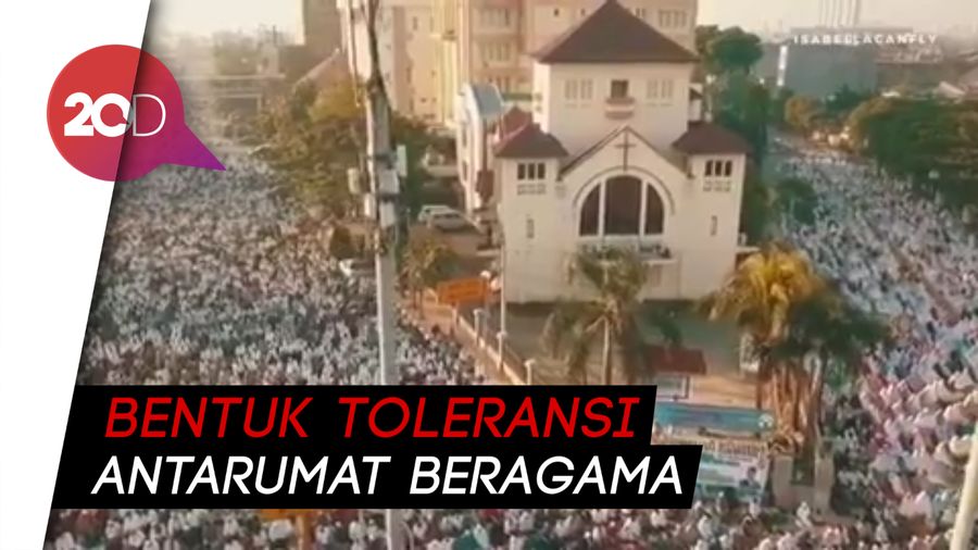 Indahnya Toleransi... Lautan Umat Islam Salat Id di Depan GPIB Koinonia