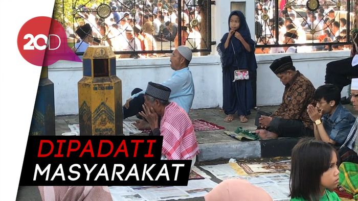 Suasana Salat Idul Fitri di Kawasan Alun-alun Garut