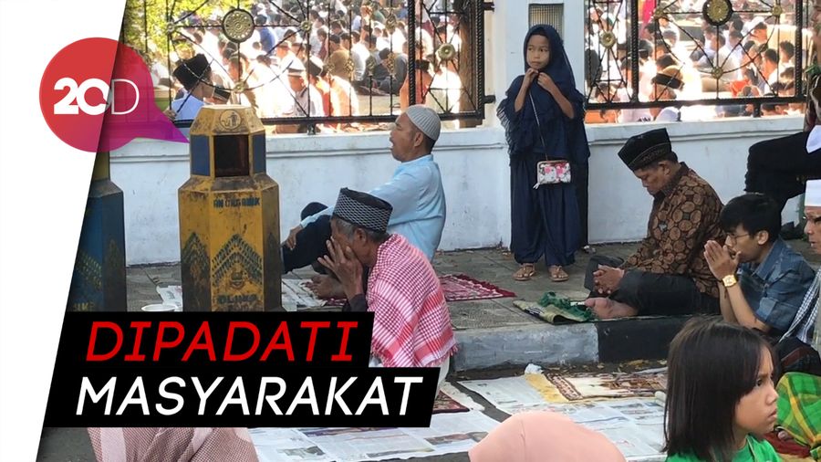 Suasana Salat Idul Fitri di Kawasan Alun-alun Garut