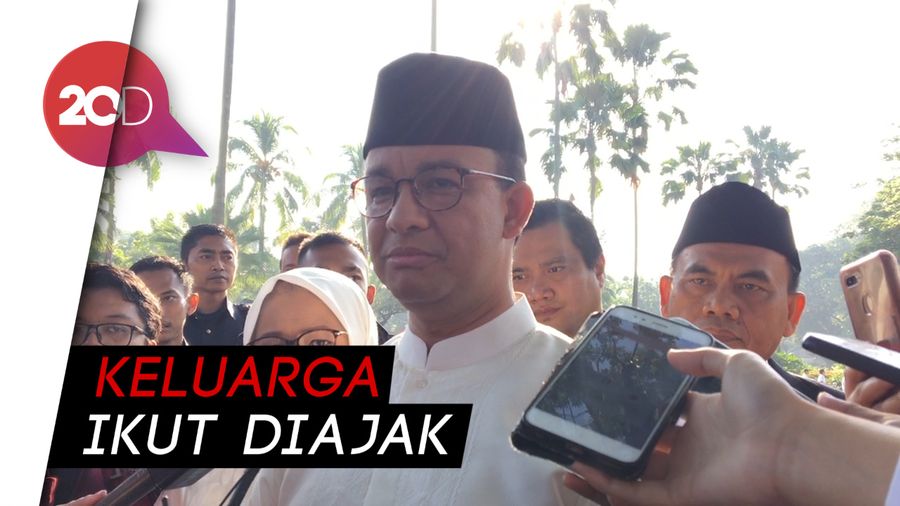 Usai Salat Id, Anies Silaturahmi dengan Warga di Balai Kota