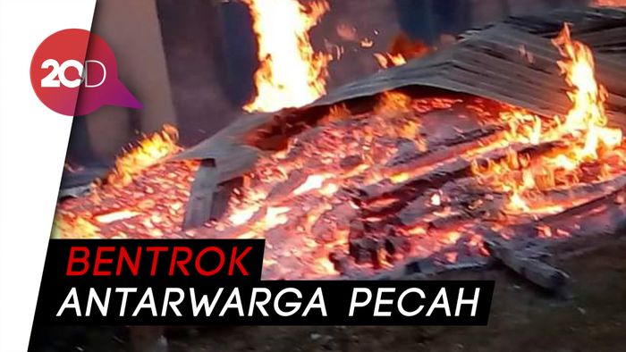 Mencekam! Buton Rusuh, 87 Rumah Terbakar dan Ratusan Orang Ngungsi