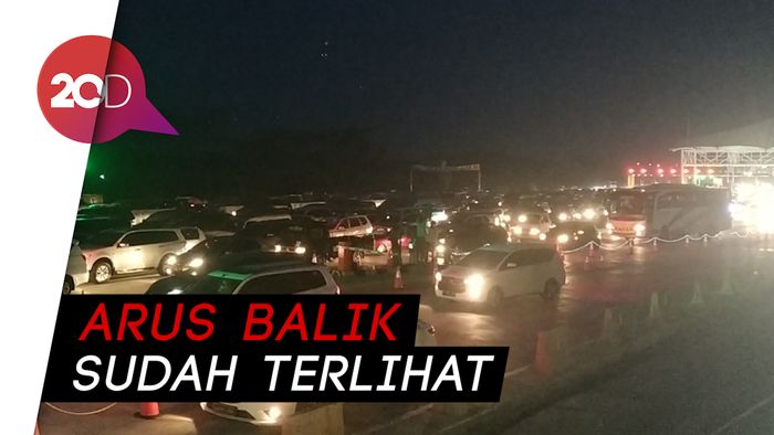 Gerbang Tol Cikampek Utama Padat!