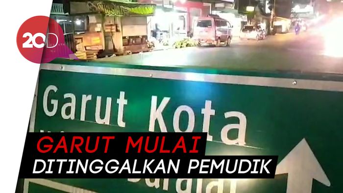 Jumat Malam, Lalu Lintas di Jalur Kadungora Garut Padat