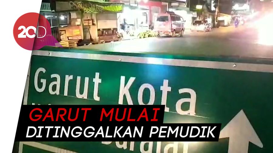 Jumat Malam, Lalu Lintas di Jalur Kadungora Garut Padat