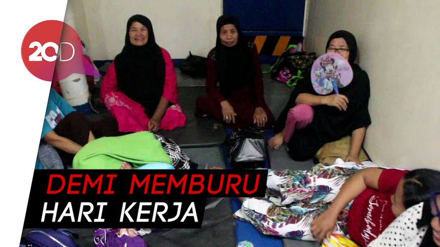 Pemudik Kapal Rela Kehujanan dan Berdesak-desakan di Dalam Deck