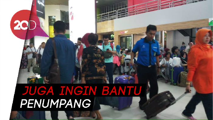 Porter Stasiun Gambir Kebanjiran Rezeki di Musim Lebaran