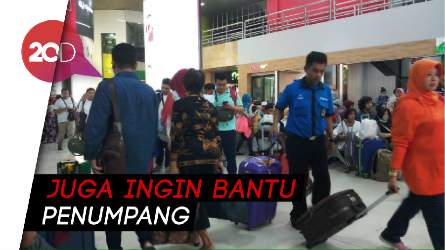 Porter Stasiun Gambir Kebanjiran Rezeki di Musim Lebaran