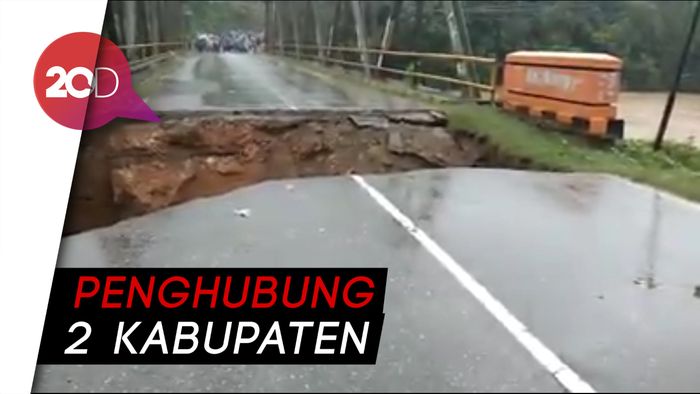 Jembatan di Konawe Amblas, Akses Lintas Trans Sulawesi Terputus