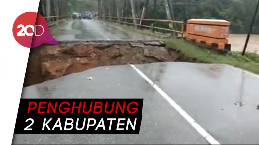 Jembatan di Konawe Amblas, Akses Lintas Trans Sulawesi Terputus