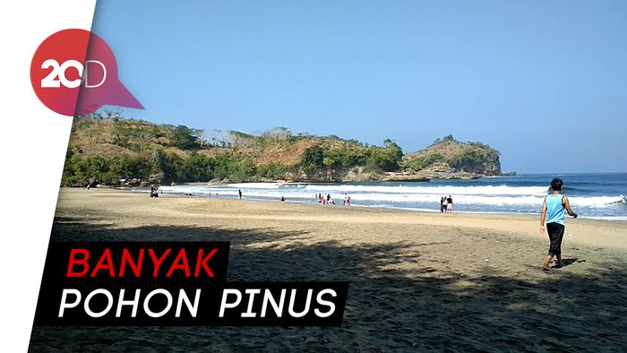 Lepas Penat dengan Menikmati Kesejukan Pantai Serang