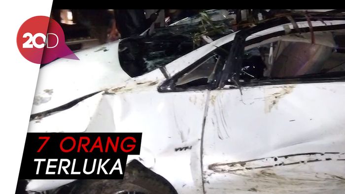Mobil Sarat Penumpang Terjun ke Jurang, 1 Bocah Tewas dan 7 Terluka