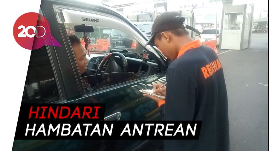 Relawan ASDP Ketapang Bantu Kelancaran Pemudik