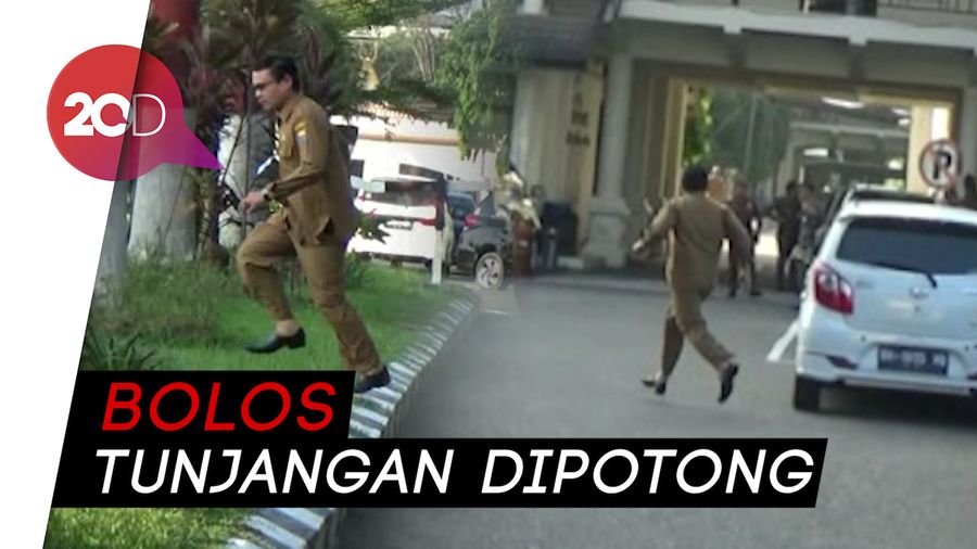 Pegawai Pemprov Jambi Lari-larian Gegara Telat Upacara Pegawai Pemprov Jambi Lari-larian Gegara Telat Upacara