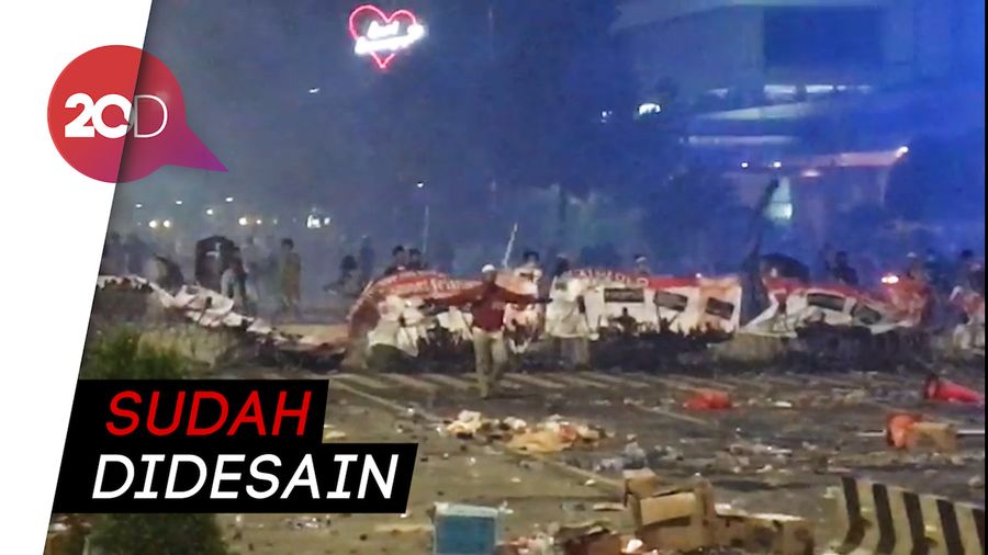 Anak Panah Beracun Disiapkan Menyerang Petugas