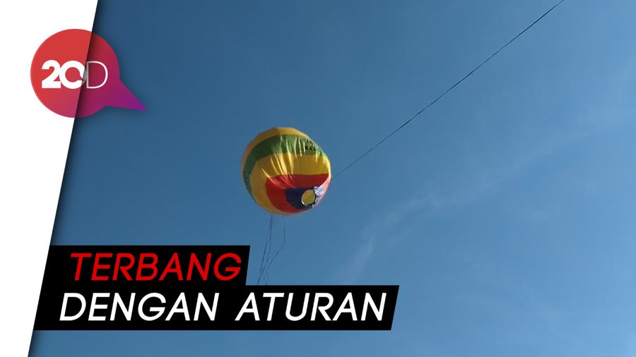 Langit Ponorogo Dihiasi Puluhan Balon Udara
