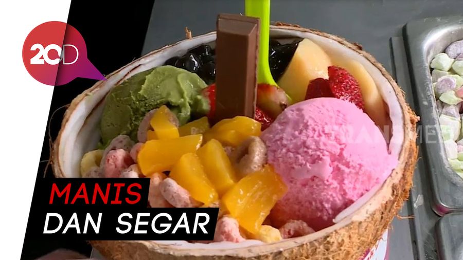 Yummy! Es Buah Mangkok Kelapa Bikin Melek