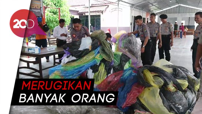 Polisi Musnahkan Puluhan Balon Udara di Trenggalek