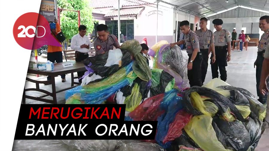 Polisi Musnahkan Puluhan Balon Udara di Trenggalek