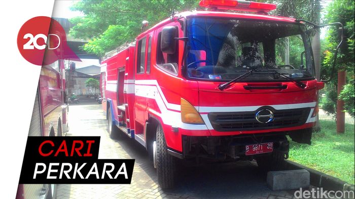 Sopir ke Toilet, Mobil Damkar di Pos Sunter Raib