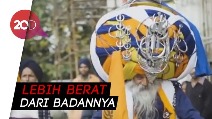 Wow! Pria ini Kenakan Turban Seberat 90 Kilogram di Kepalanya