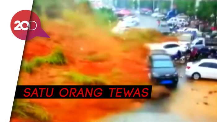 Detik-detik Tanah Longsor di China Terekam Kamera