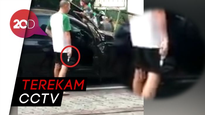 Pengemudi BMW Melawan Arus dan Acungkan Pistol