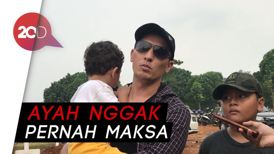 Robby Sugara Tak Pernah Paksa Anaknya Berkarier di Dunia Hiburan