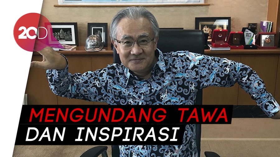 Gaya Makan Nyentrik nan Kocak Dubes Jepang untuk Indonesia