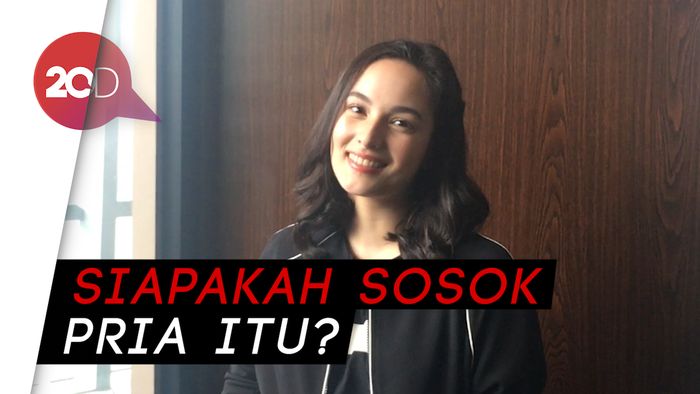 Senyum Manis Chelsea Islan saat Ditanyai Kedekatannya dengan Caleg Muda