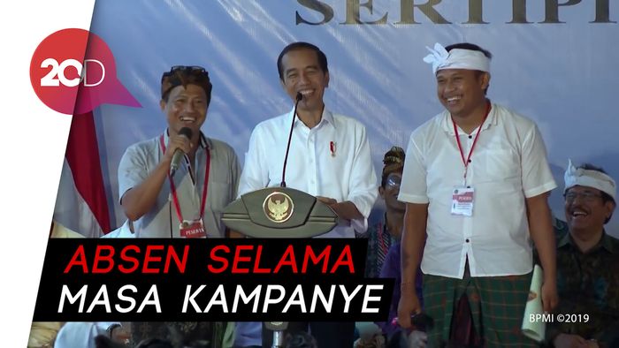 Pilpres 2019 Usai, Jokowi Kembali Bagi-bagi Sepeda 