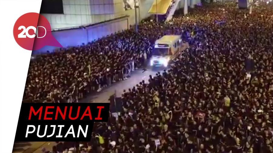 Penampakan Massa Demo di Hong Kong Terbelah Demi Ambulans Lewat 
