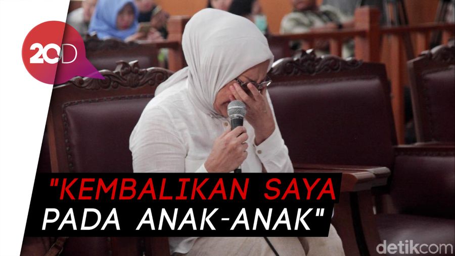 Baca Nota Pembelaan, Ratna Sarumpaet Menangis
