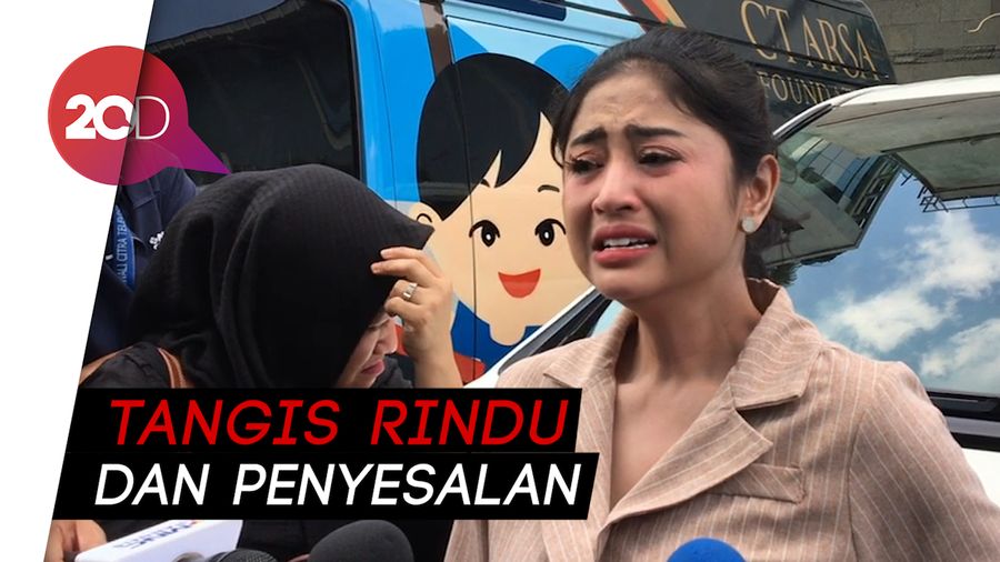 Menangis, Dewi Persik Cerita Didatangi Ayah Lewat Mimpi
