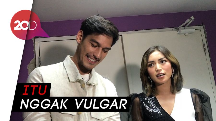 Unggah Foto Ciuman saat Lamaran, Jessica Iskandar: Terlalu Bahagia 