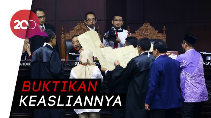 MK Cek Amplop yang Dibawa Saksi Prabowo