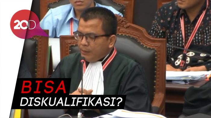 Denny Tanya ke Ahli 01 Soal Tulisan Tentang MK Bisa Diskualifikasi Paslon