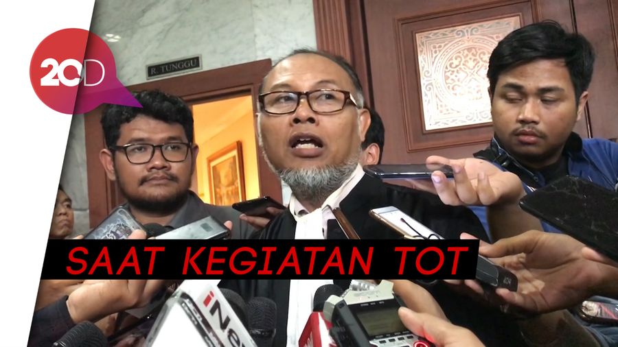 Jokowi Disebut Senior, BW Nilai Saksi 01 Banyak Tutupi Informasi