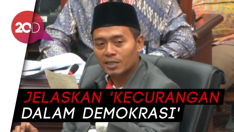 Momen Saksi 01 Bikin Ngakak Ruang Sidang Bahas Iklan Obat Batuk 