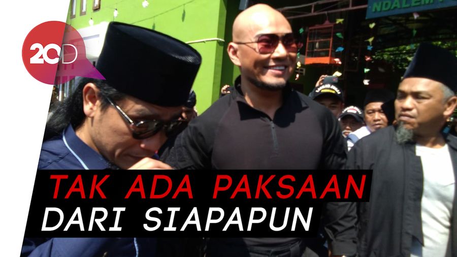Sah Masuk Islam! Deddy Corbuzier Menangis