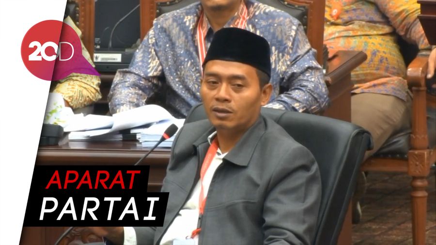 Saksi 01 Dicecar Soal Pesan Ganjar ke Aparat  Saksi 01 Dicecar Soal Pesan Ganjar ke Aparat